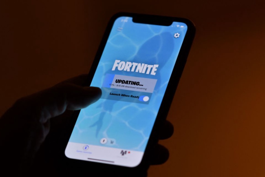 Fortnite Epic Games loading on phone