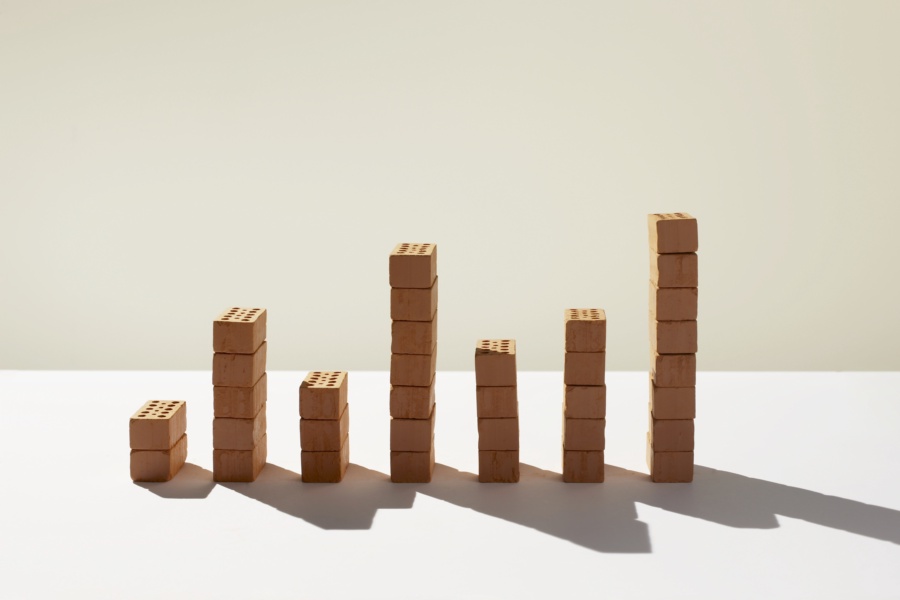 Bar chart arranged by red stone bricks